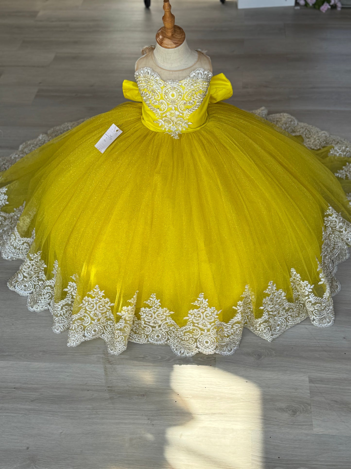In. Sophia Yellow