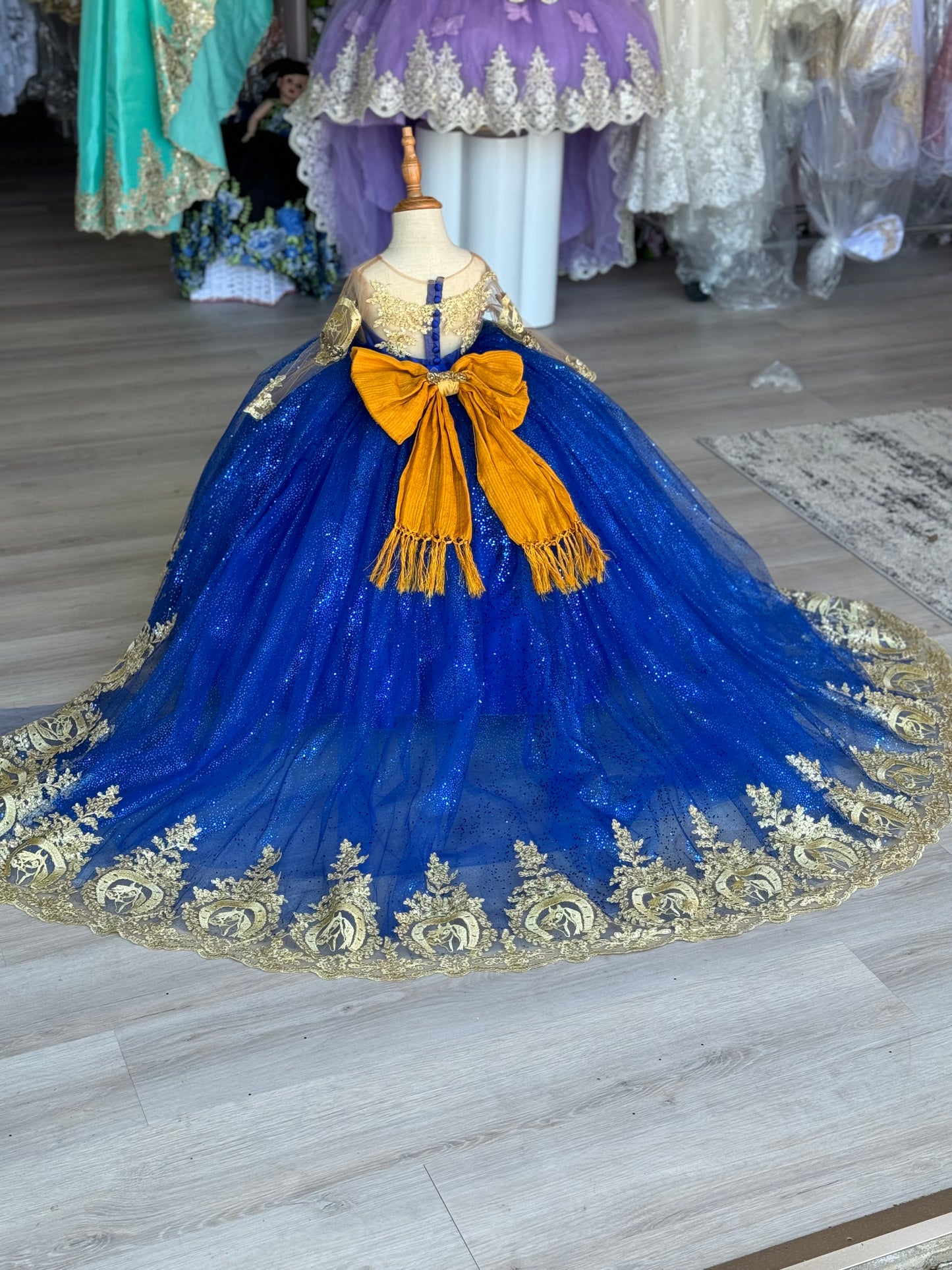 In. Nahomi Royal Blue