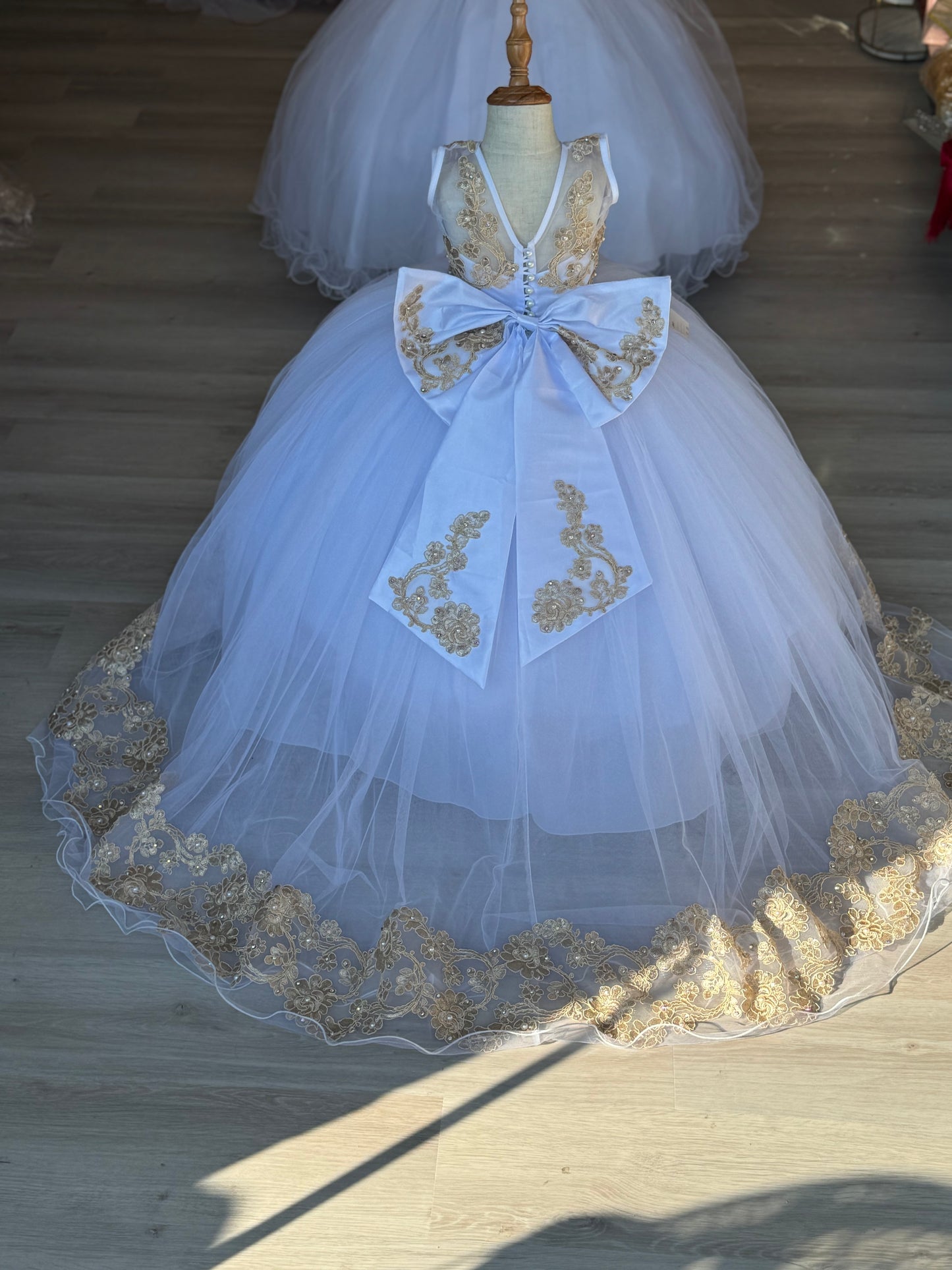 In. Alondra White/Gold
