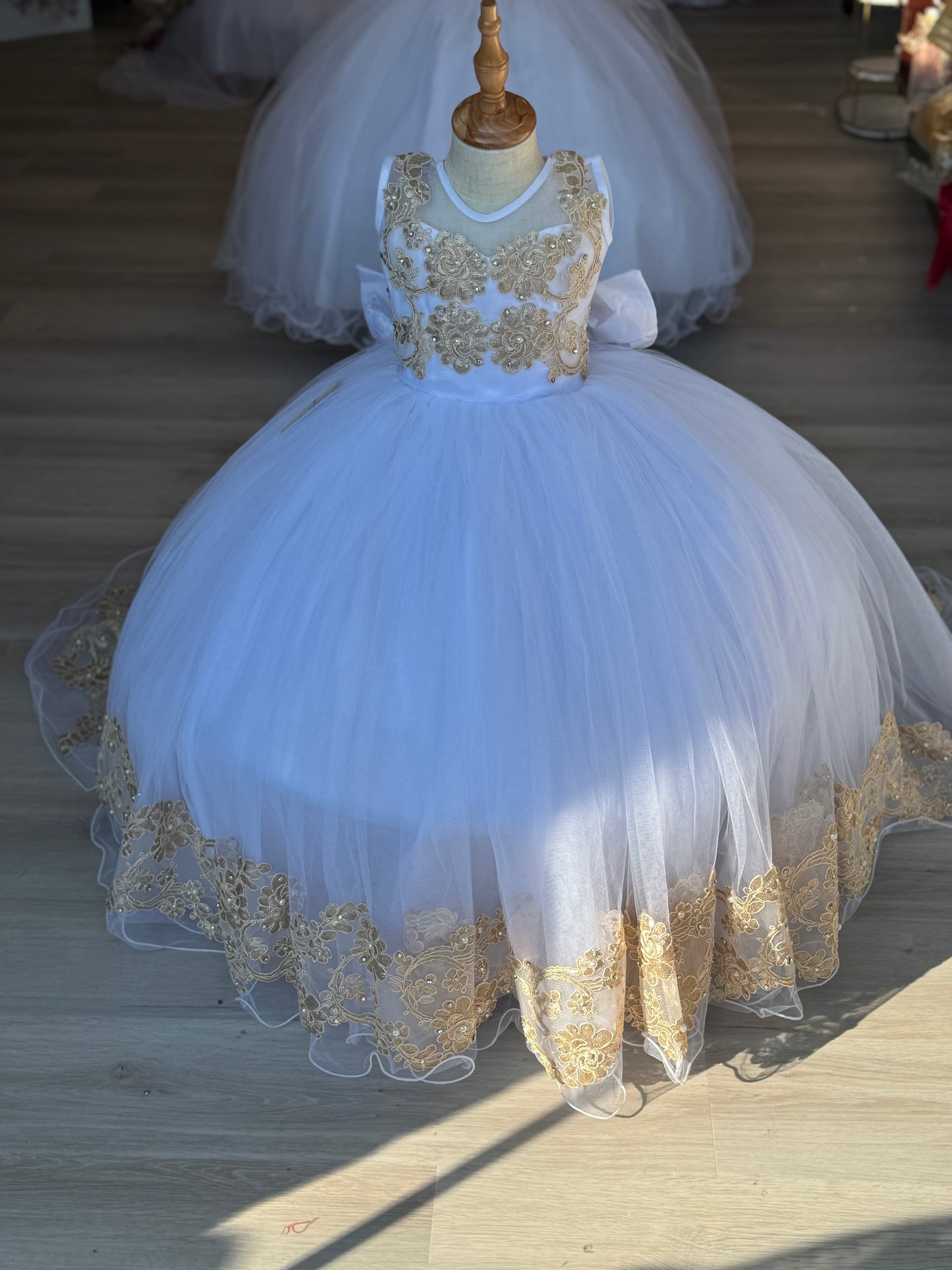 In. Alondra White/Gold