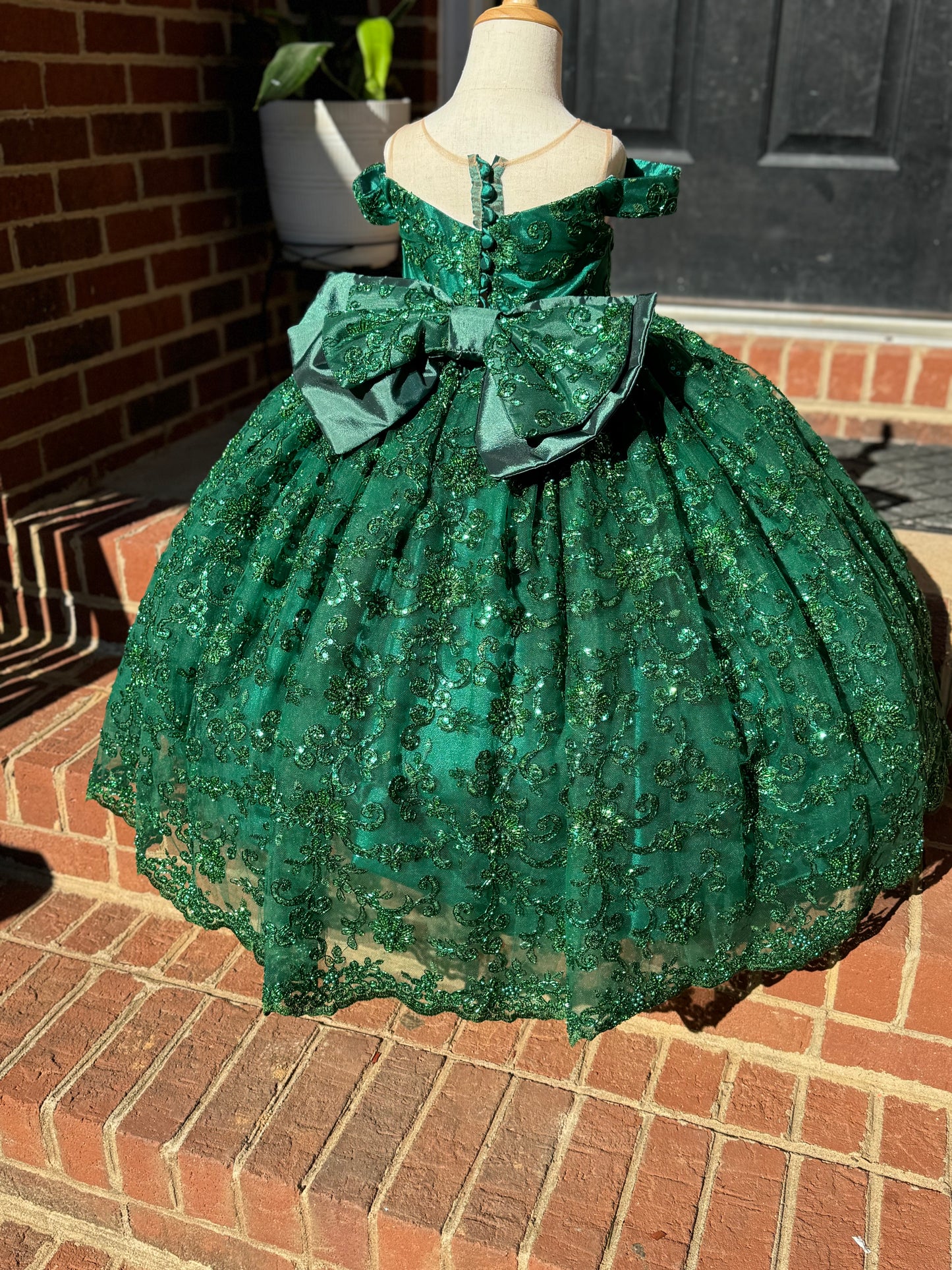 In. Claret Emerald