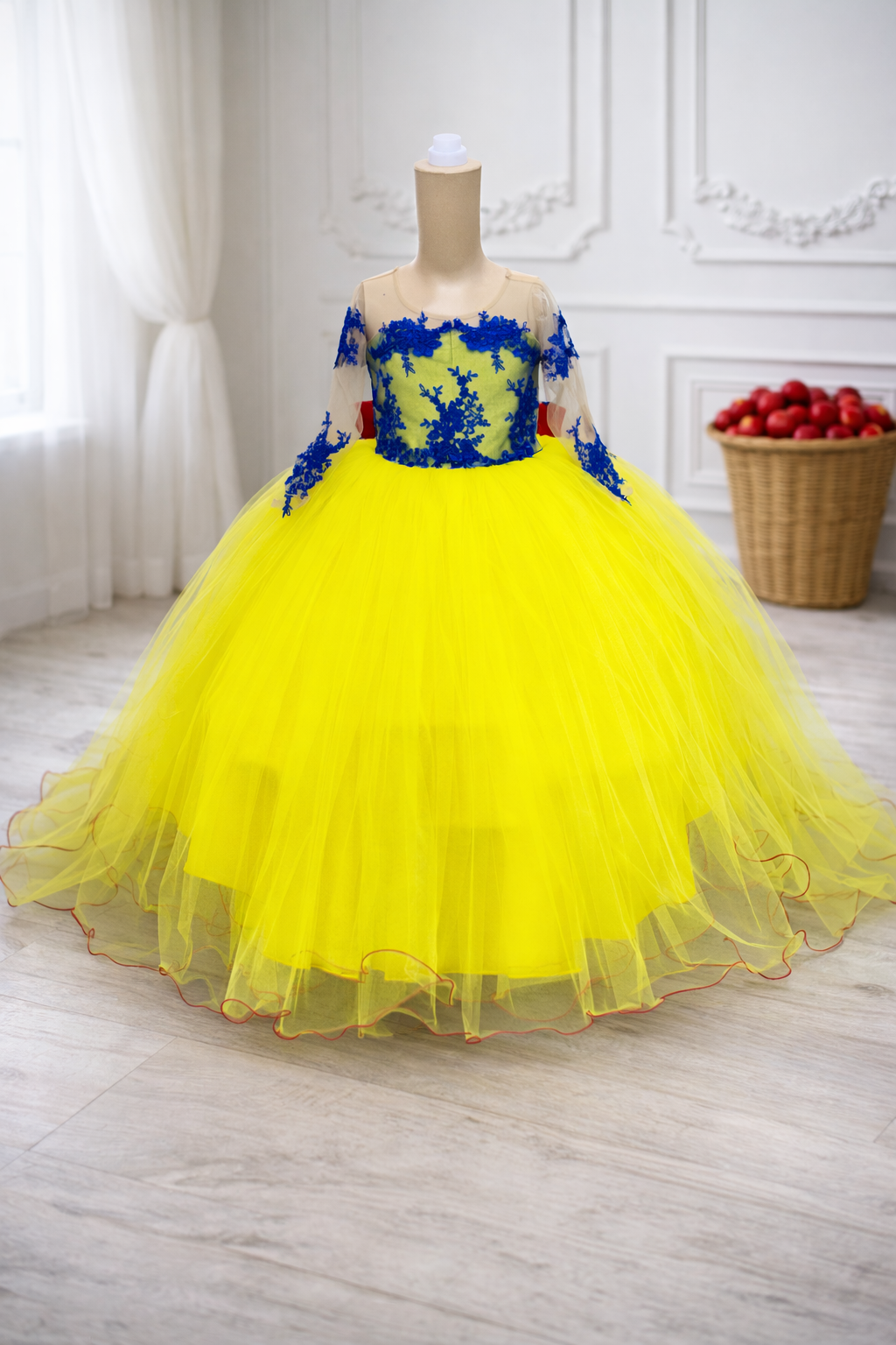 In. Valentina Snow White