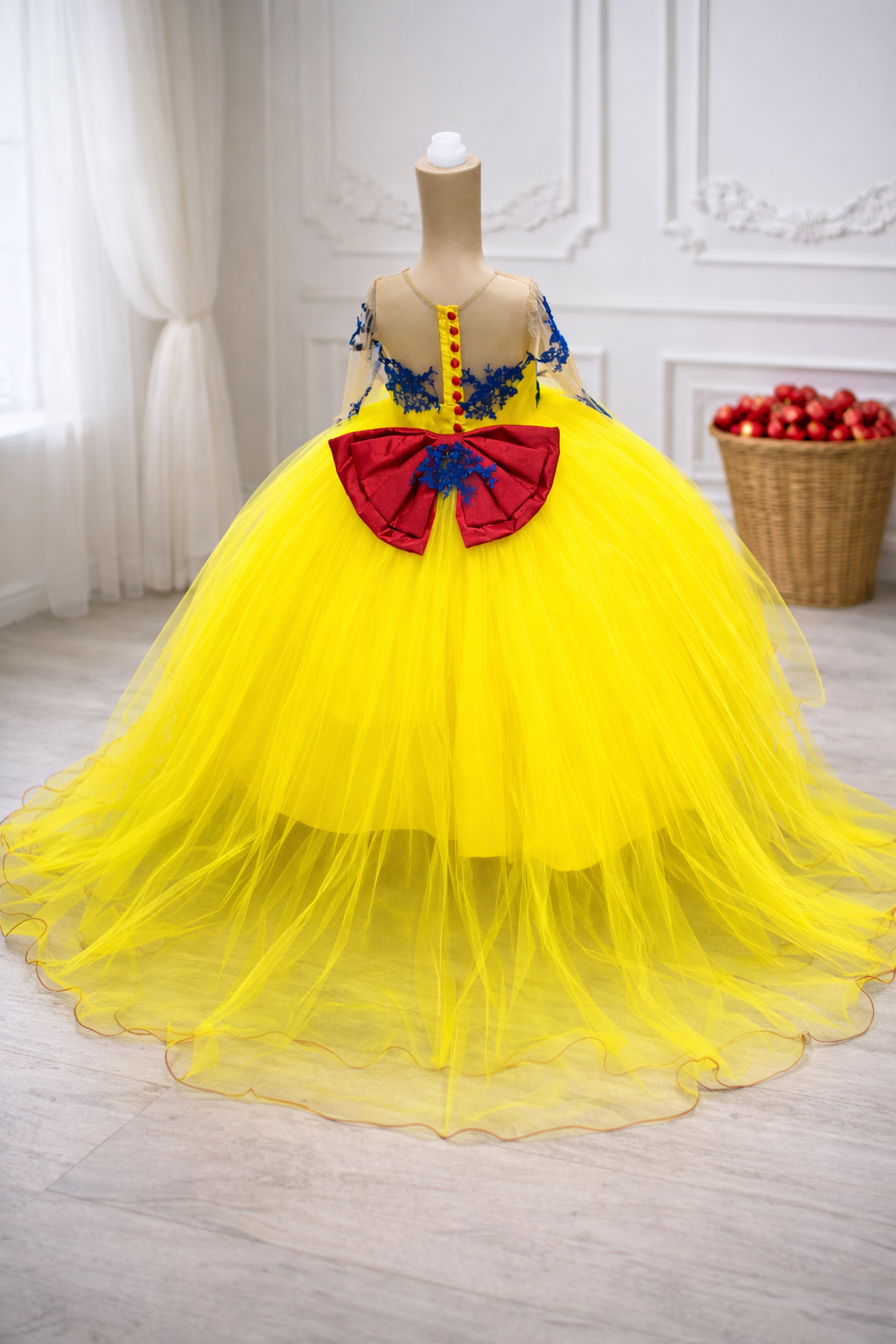 In. Valentina Snow White